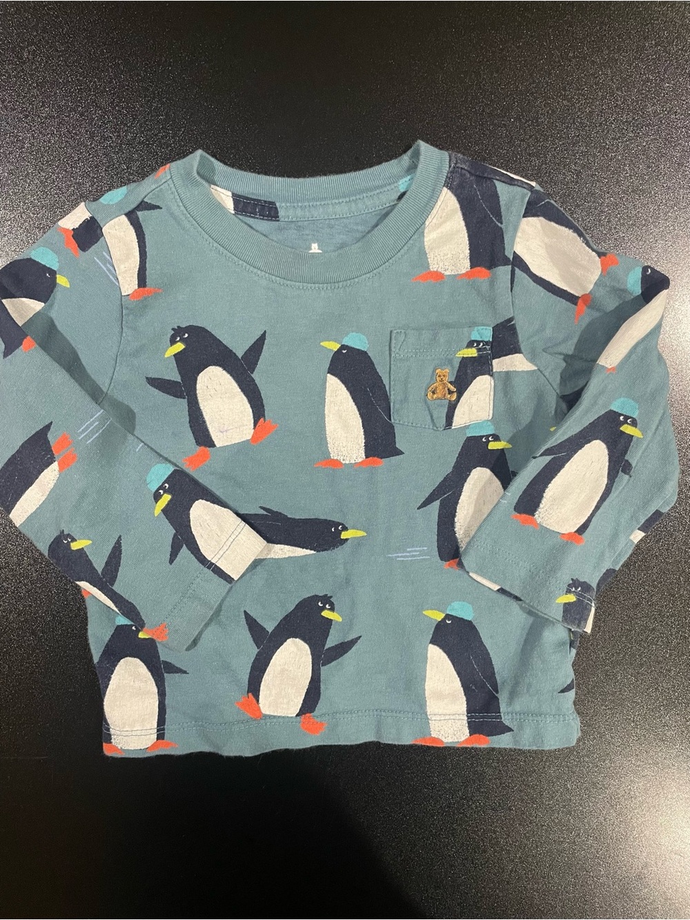 GAP Teal Penguin Print Long Sleeve Tee. Fits 18-24 mo. 🐧 🧢